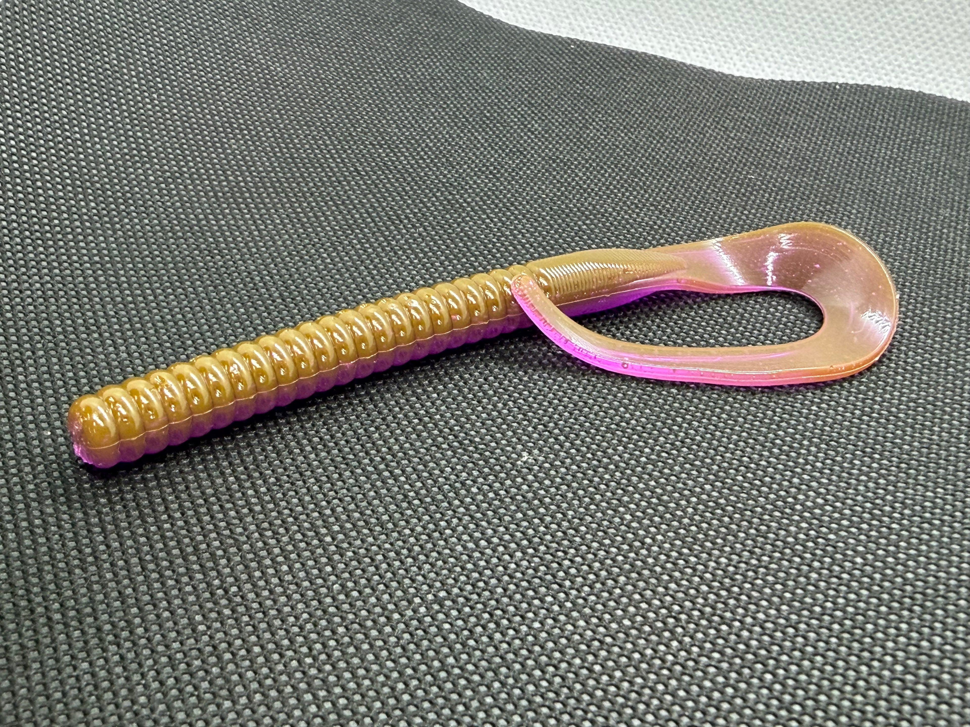 7” Ribbontail Worm - Chameleon